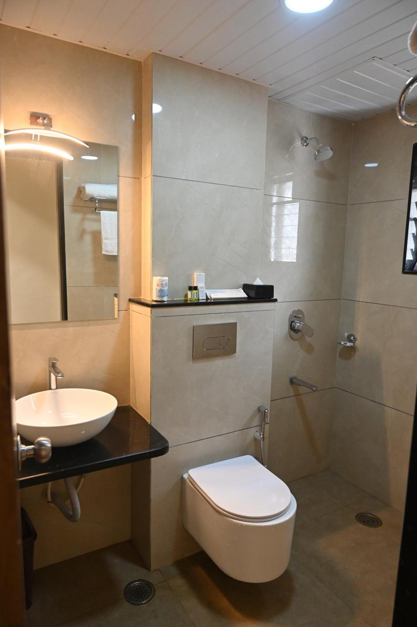 Hotel Sai Yatri Тримбак Экстерьер фото