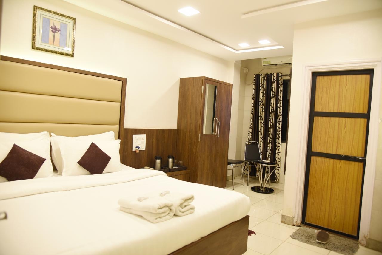 Hotel Sai Yatri Тримбак Экстерьер фото