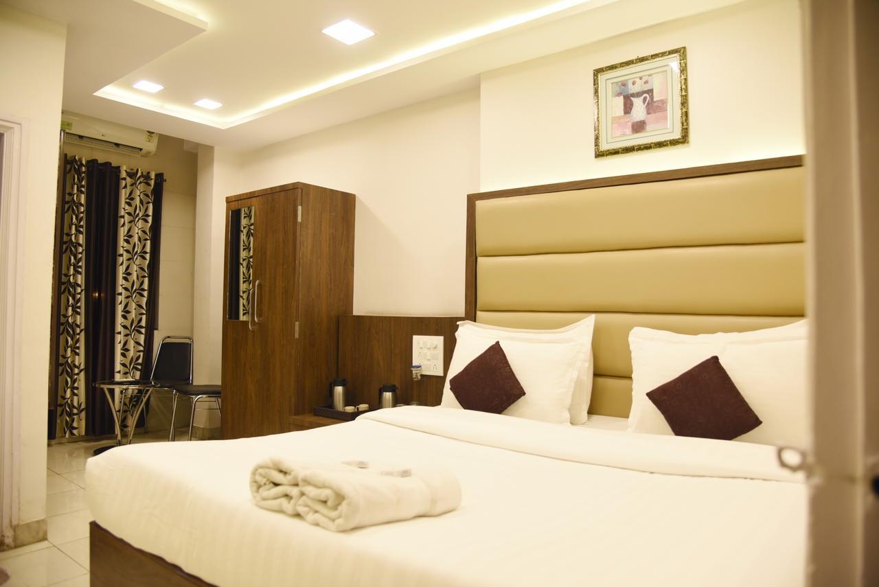Hotel Sai Yatri Тримбак Экстерьер фото